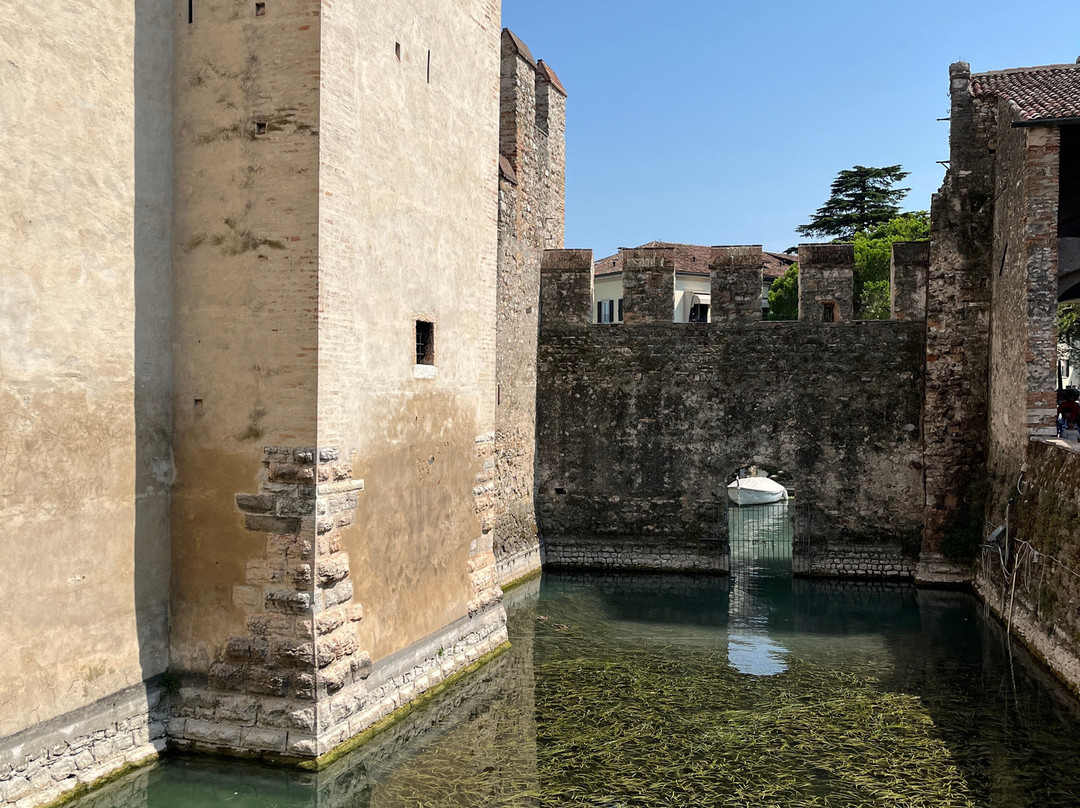 Castello Scaligero-锡尔苗内必去景点