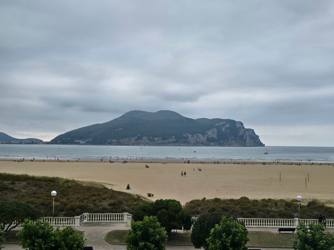 Playa La Salvé-拉雷多必去景点
