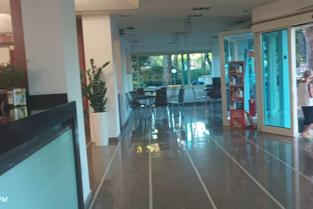 圣卡罗酒店主图