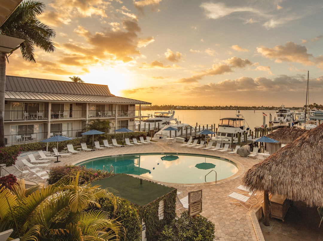 Cove Inn on Naples Bay主图