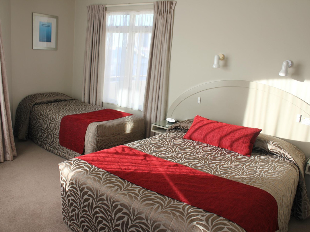 Brougham Heights Motel