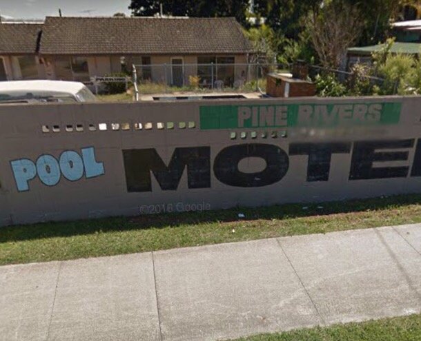 Pine Rivers Motel-泳池