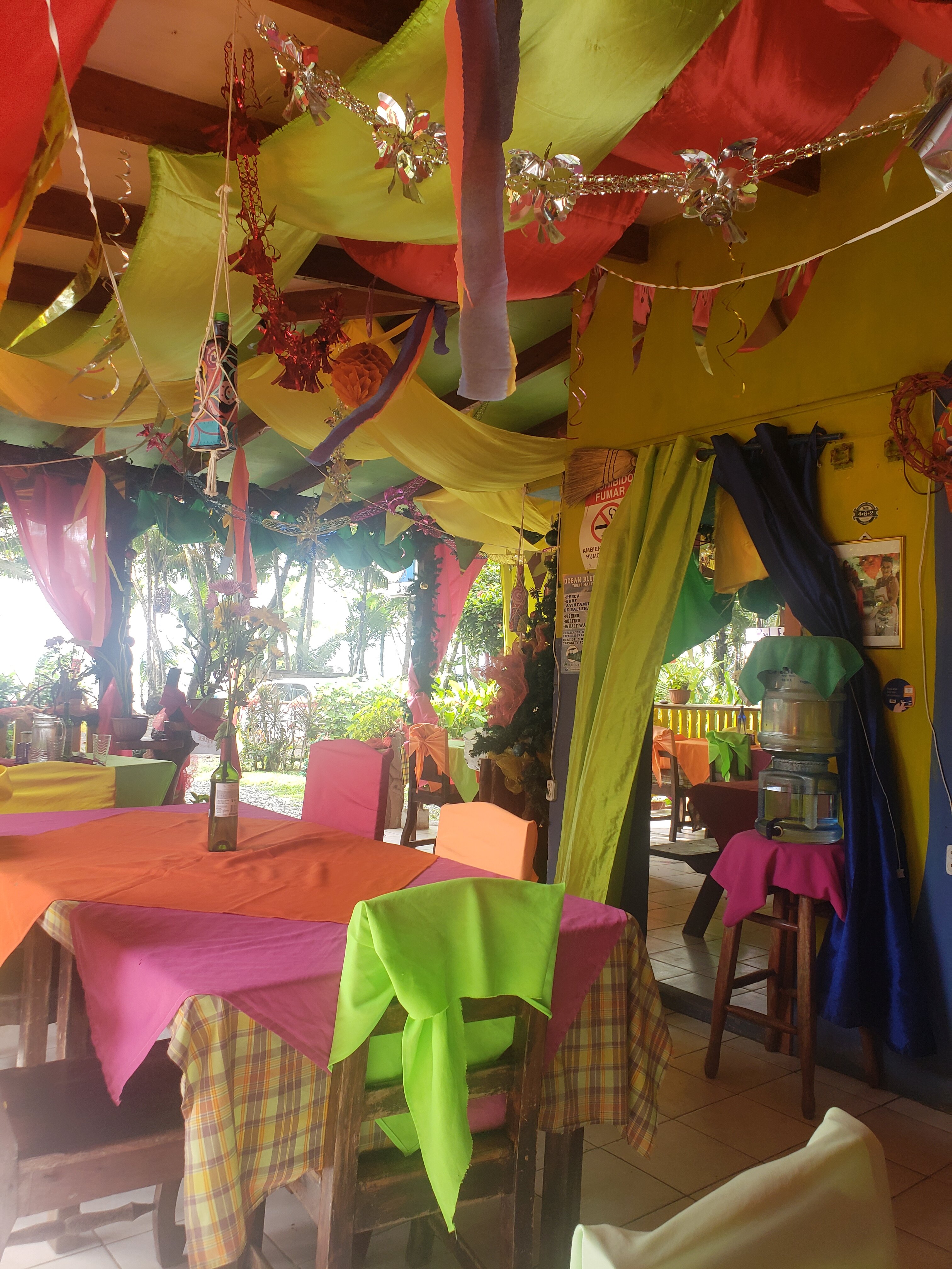 La Pina, Pavones-官方