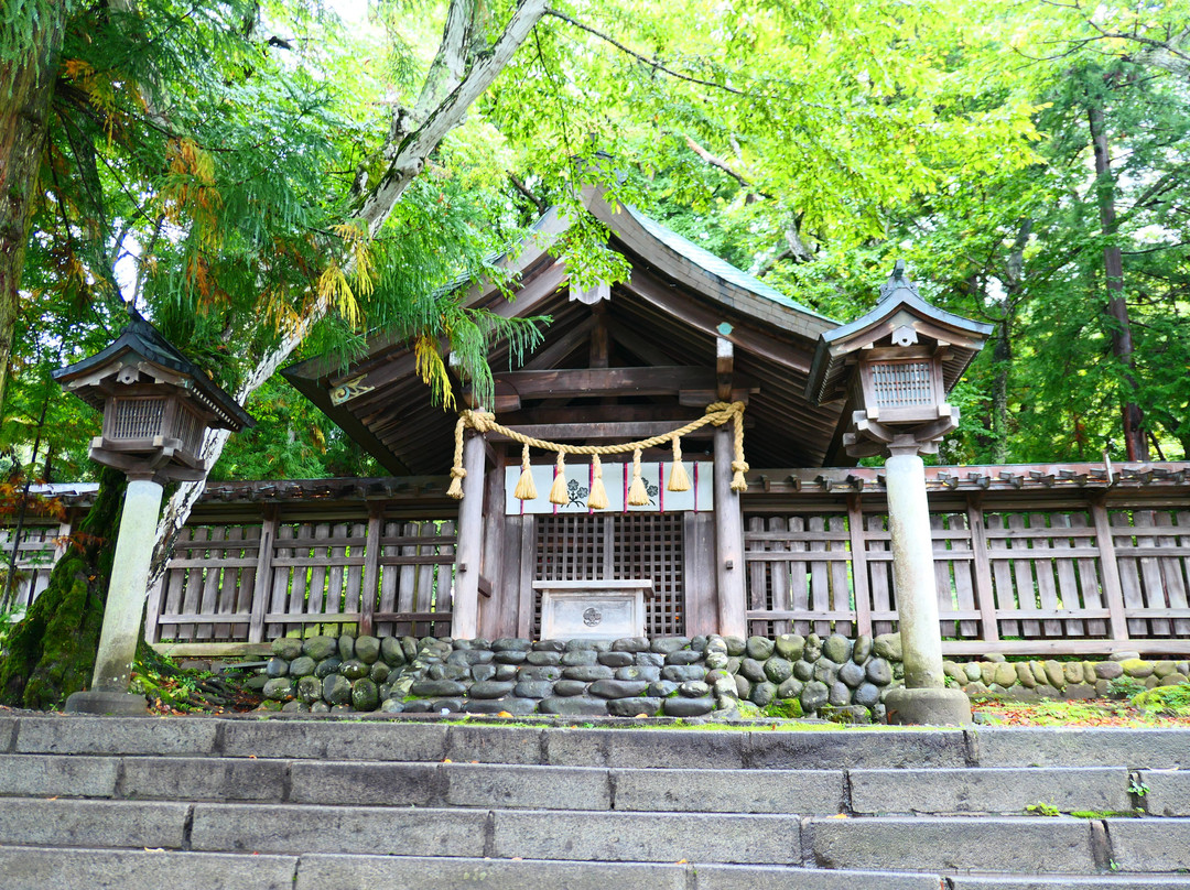 Suwa Shrine Kamishamaemiya景点图片