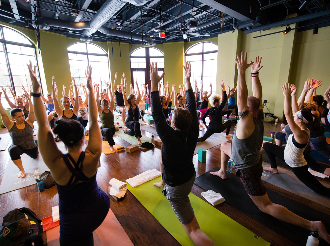 Yoga on the Lake景点图片