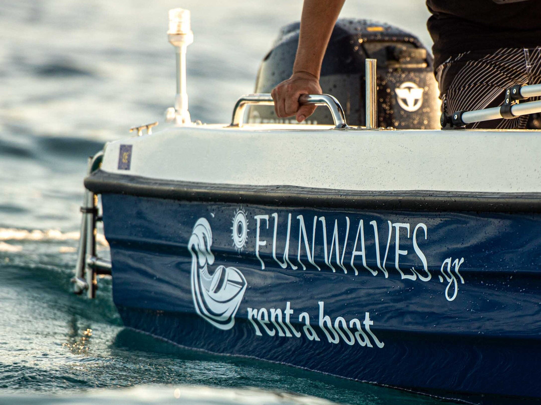 Funwaves rental boat company景点图片
