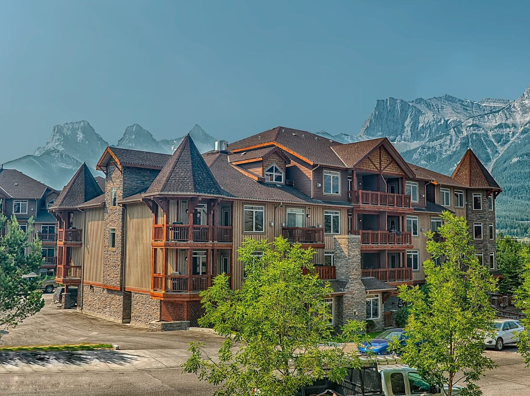 鹰冠山林小屋酒店主图