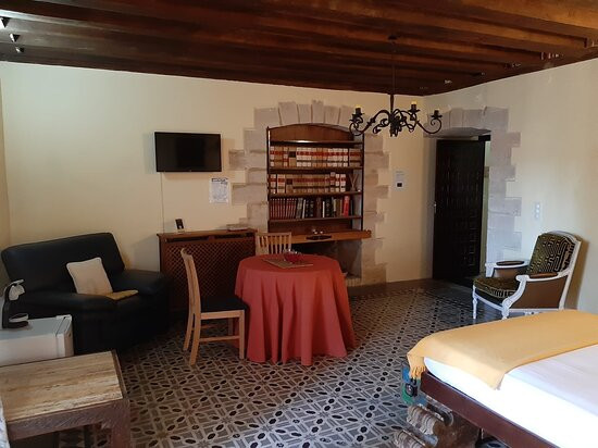 大学乡村宫殿酒店主图