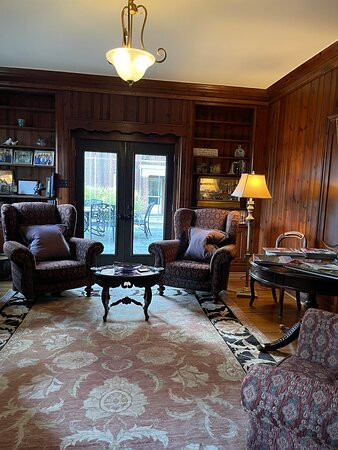 The Manor on Front Bed and Breakfast主图