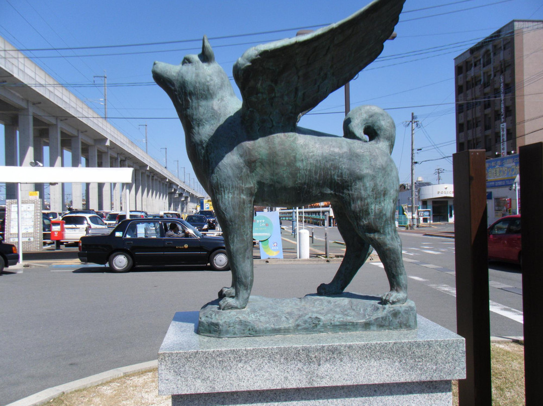 Wing Dog Statue景点图片