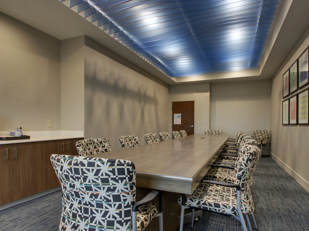 Holiday Inn Express & Suites Vernon College Area (Hwy 287) by IHG主图