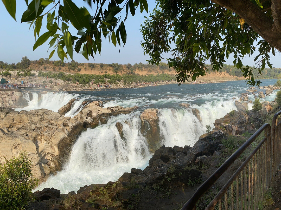 Dhuandhar Falls景点图片