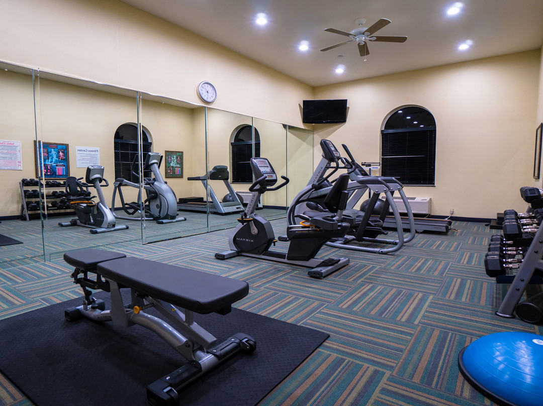 潘帕快捷假日&套房酒店主图