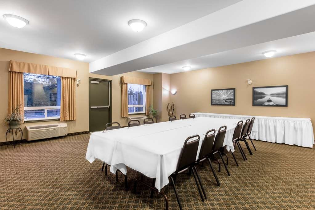 Super 8 by Wyndham Amherst NS主图