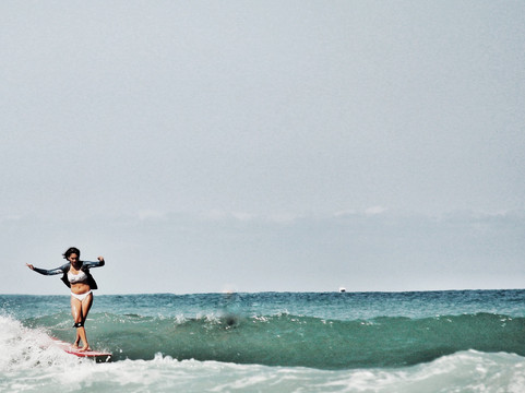 Dream Wave Surf School-科拉雷侯必去景点