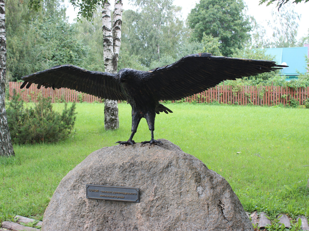 Falcon Sculpture - a symbol of Staraya Ladoga景点图片