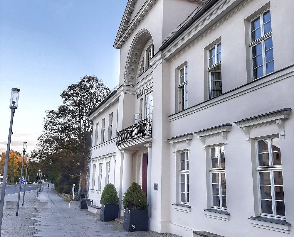 半巴切尔王子宫殿酒店主图