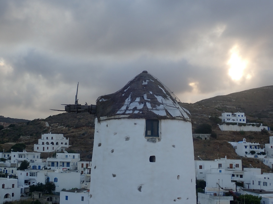 The Windmills at Tripodes景点图片