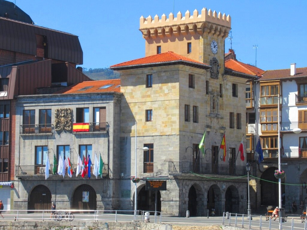 Plaza Del Ayuntamiento-Castro Urdiales必去景点