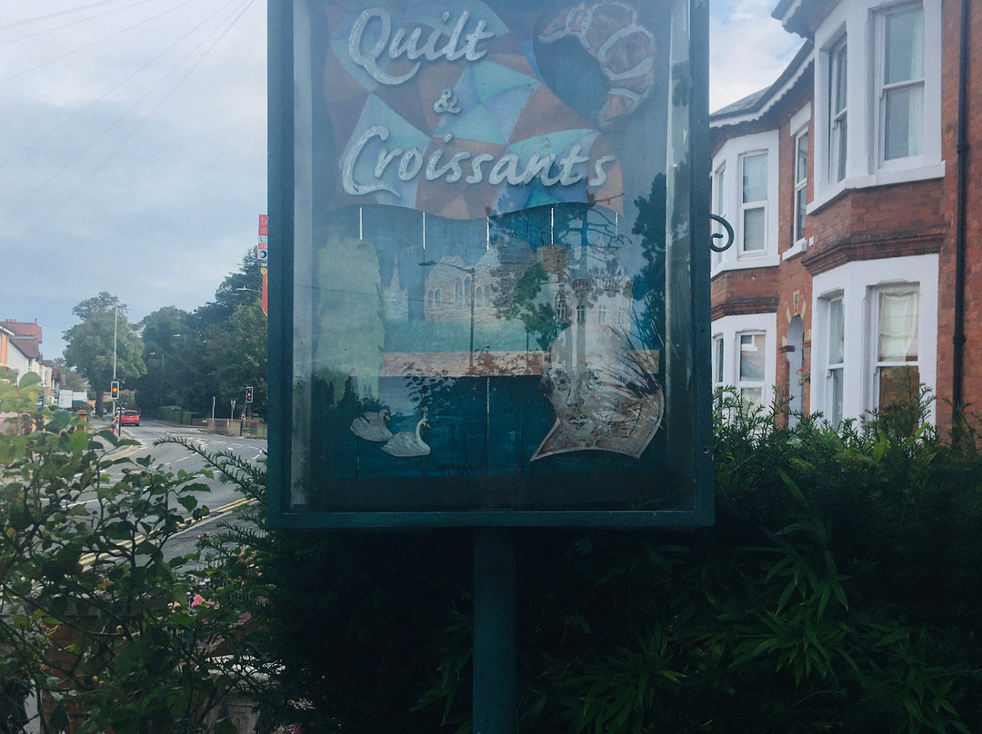 Quilt & Croissants主图