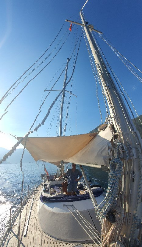 A Day Out On Yacht Monty B景点图片