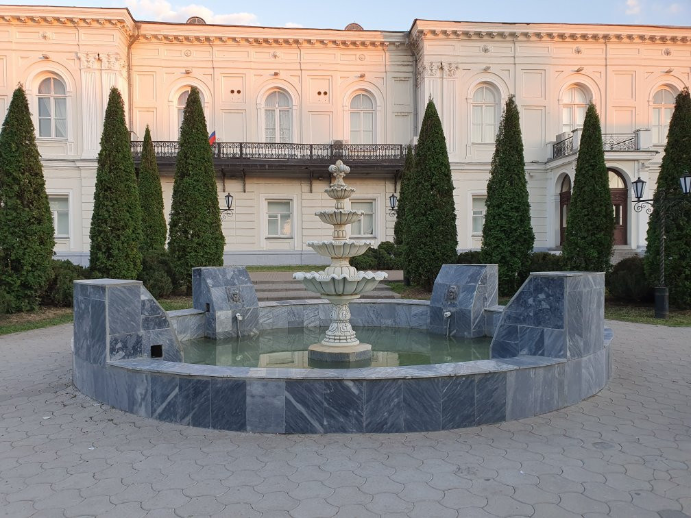 Fountain in Front of the Ataman Palace景点图片