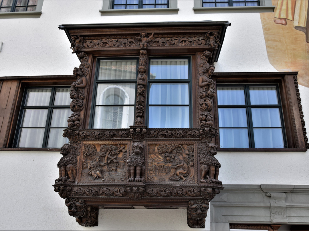Bow-windows