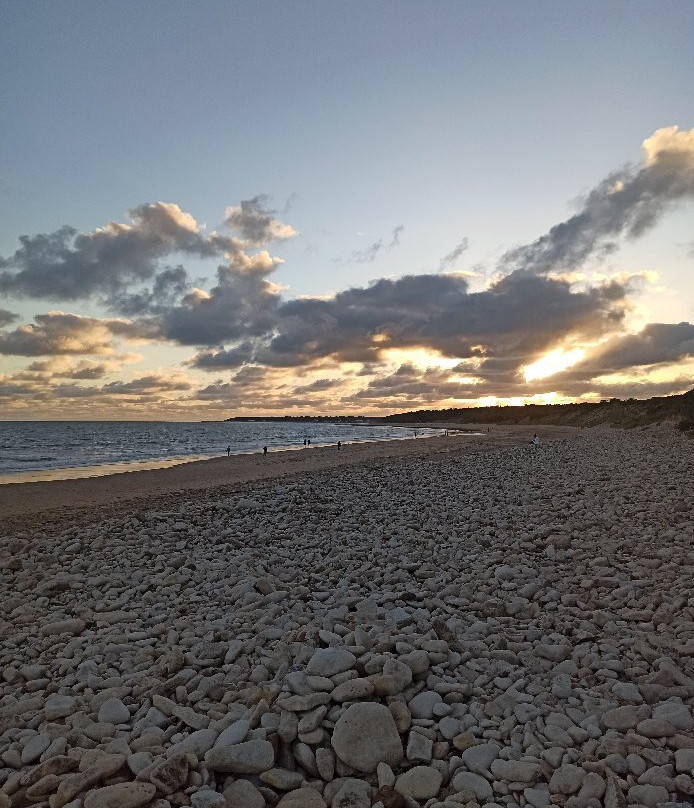 Plage du Rocher景点图片