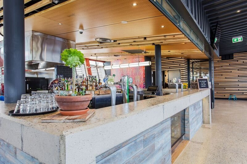 Highlander Hotel Bar Kitchen Rooftop主图