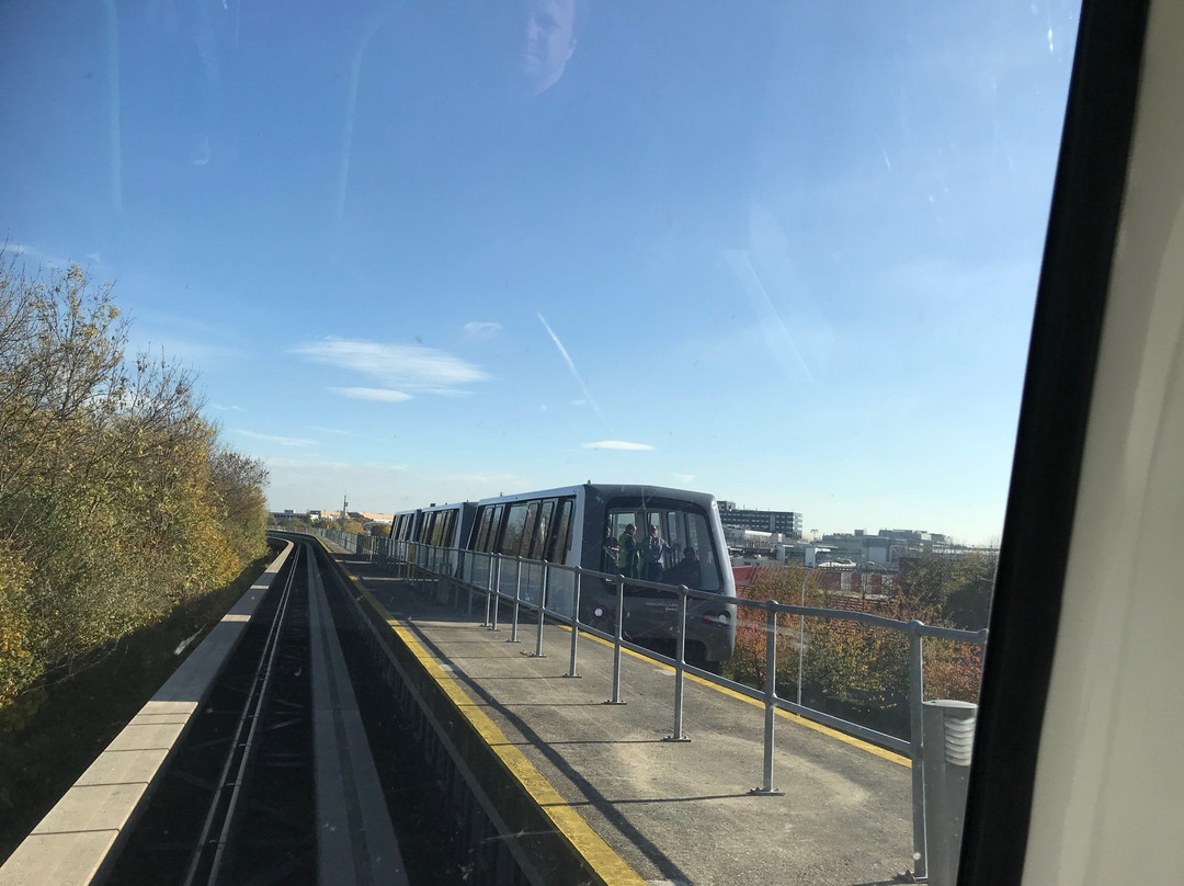 Gatwick Airport Railway Station景点图片