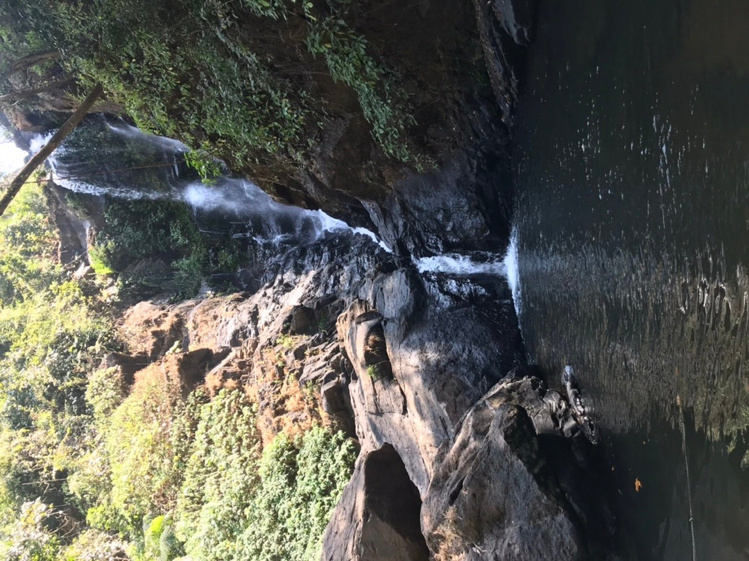 Neturlem Waterfall (Savri)景点图片