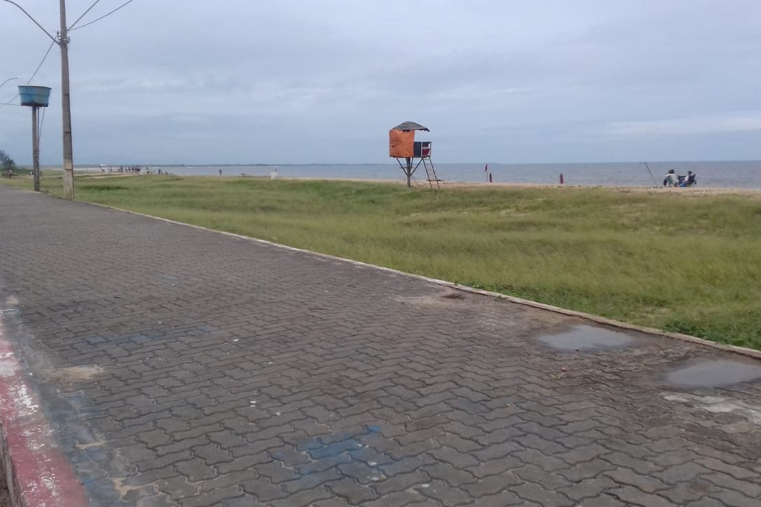 Praia das Neves景点图片