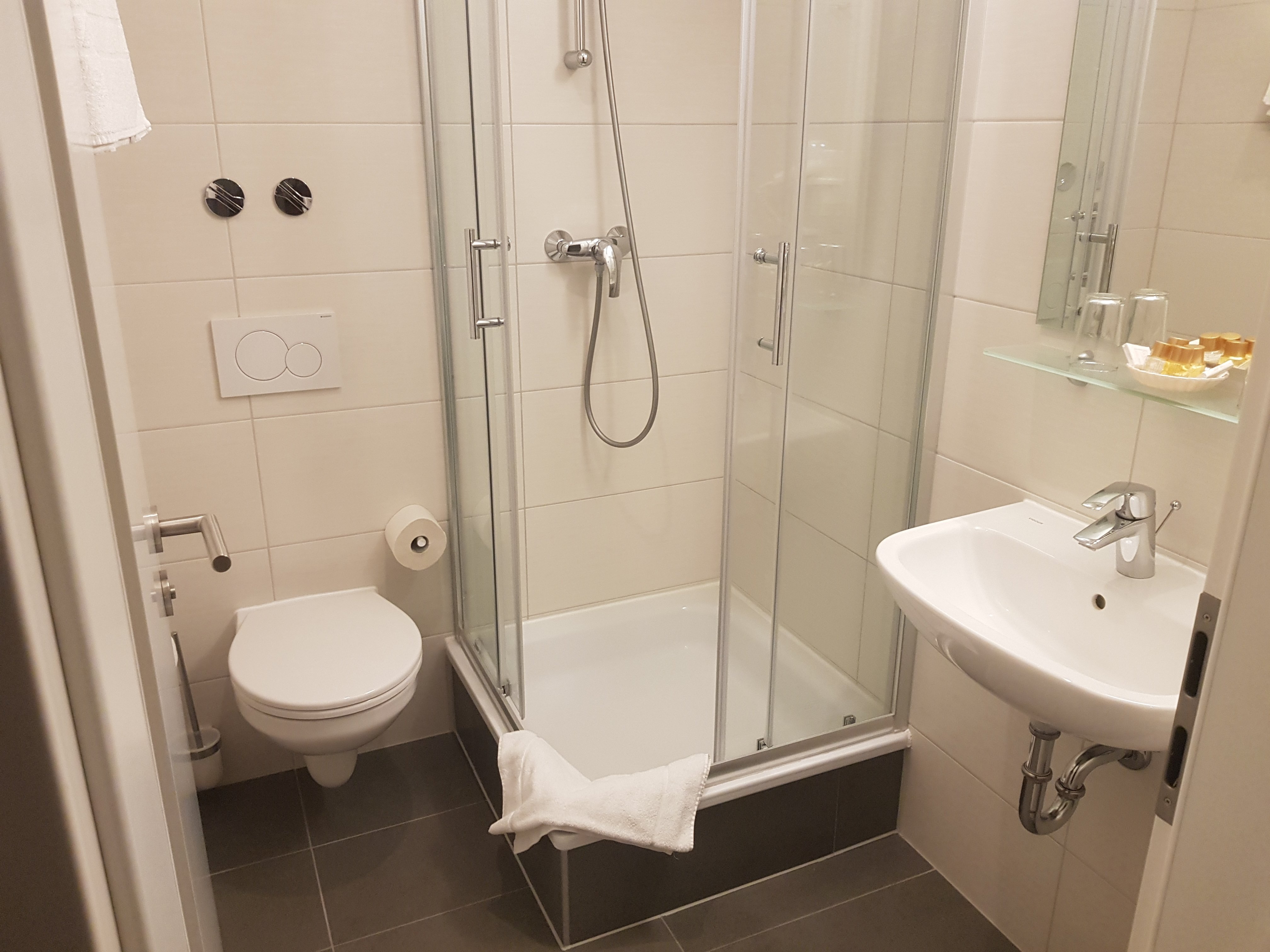 Anor Hotel & Conference Center Frankfurt Airport-浴室