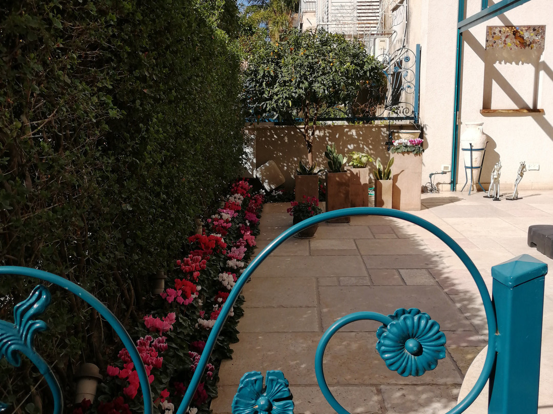 阿尔贝斯套房酒店主图