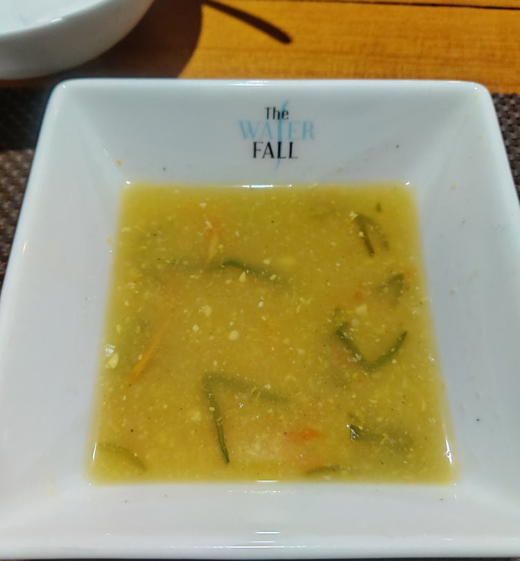 瀑布度假酒店主图