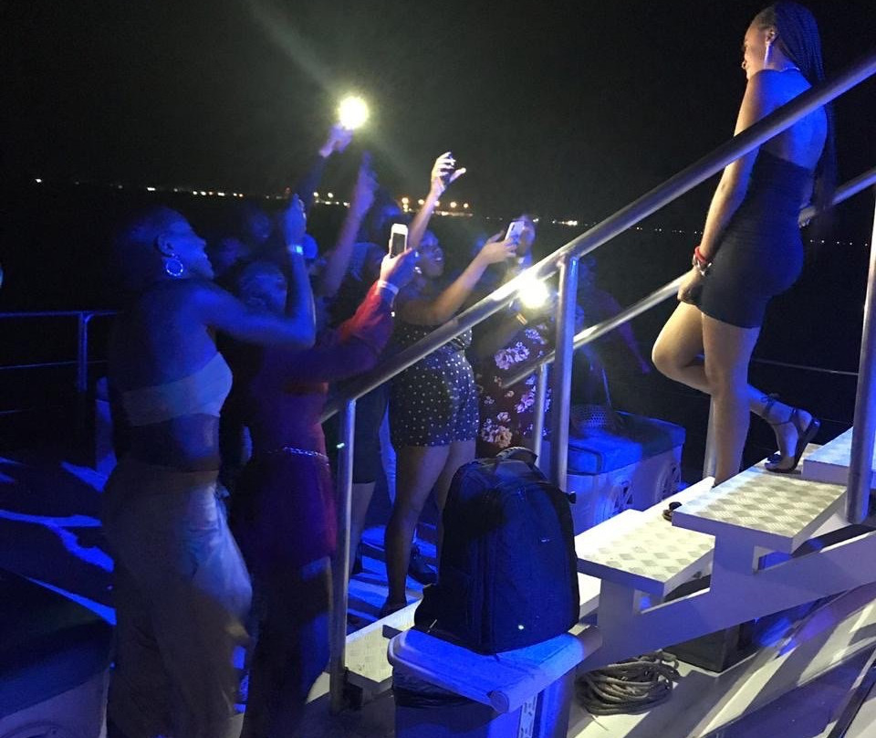 Loose Cannon Boat Charters and Tours-金斯敦必去景点