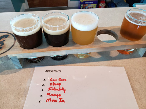 3 Car Garage Brewing-布雷登顿必去景点