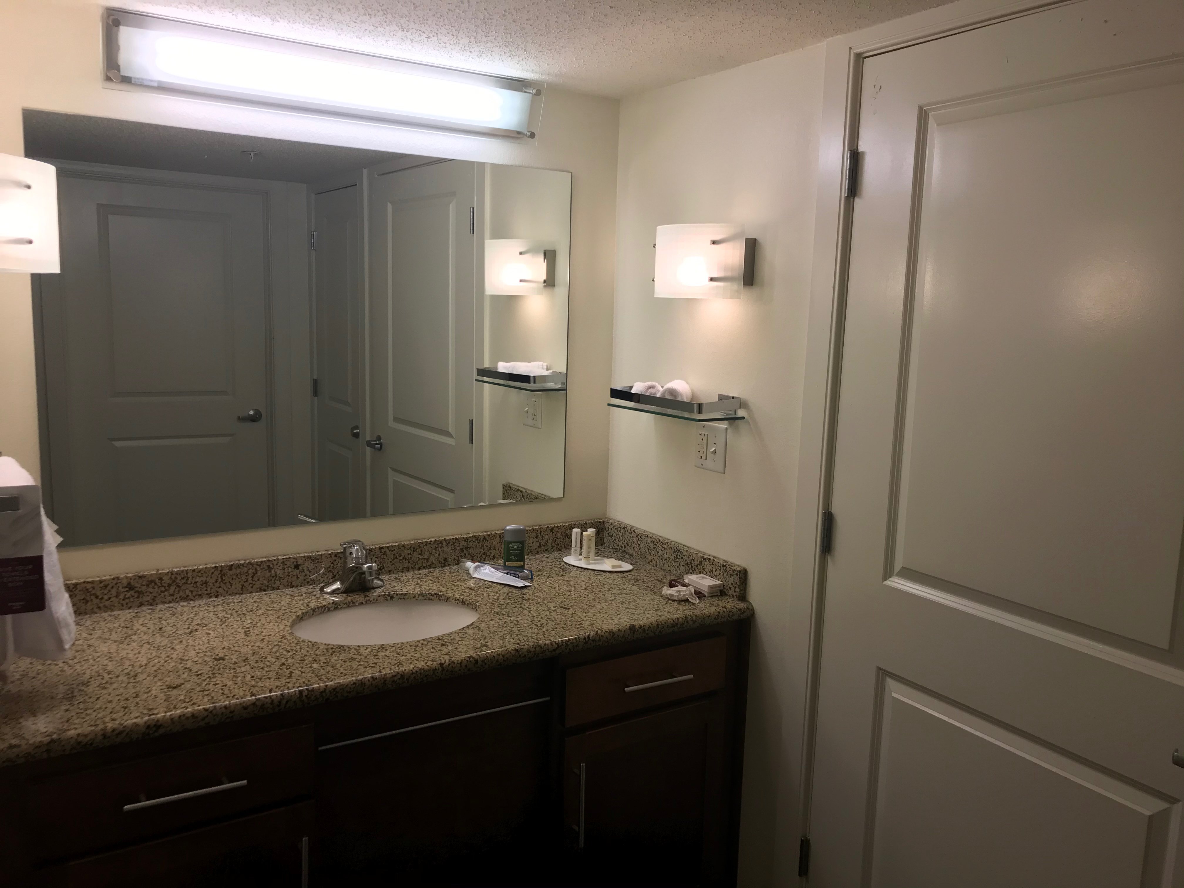 Residence Inn Toledo Maumee-浴室