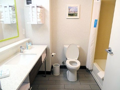 Hampton Inn Knoxville-east-浴室