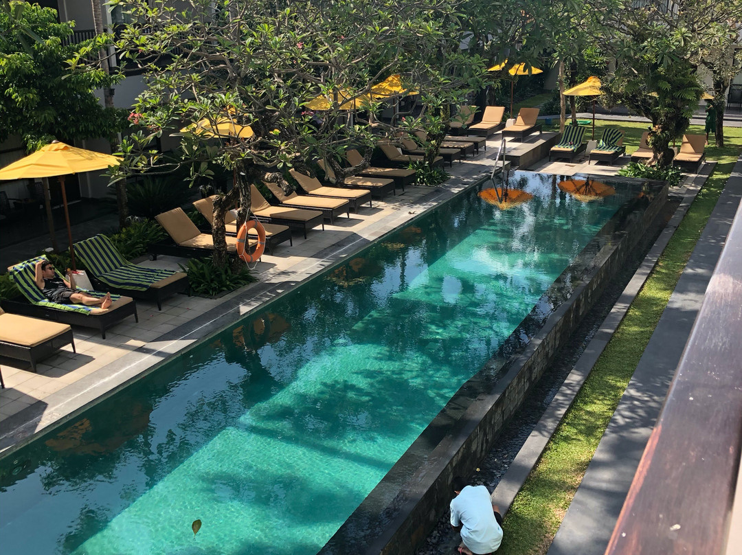 阿玛迪假日别墅酒店主图