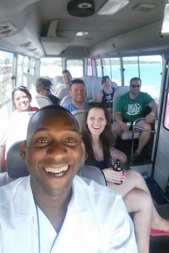 Robb's Sunshine Tour & Taxi Service-逍遥海湾必去景点