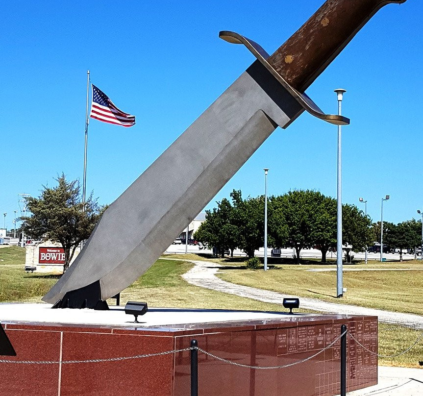 Worlds Largest Bowie Knife-Bowie必去景点