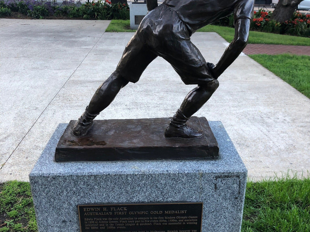Berwick War Memorial and Plantation-伯威克必去景点