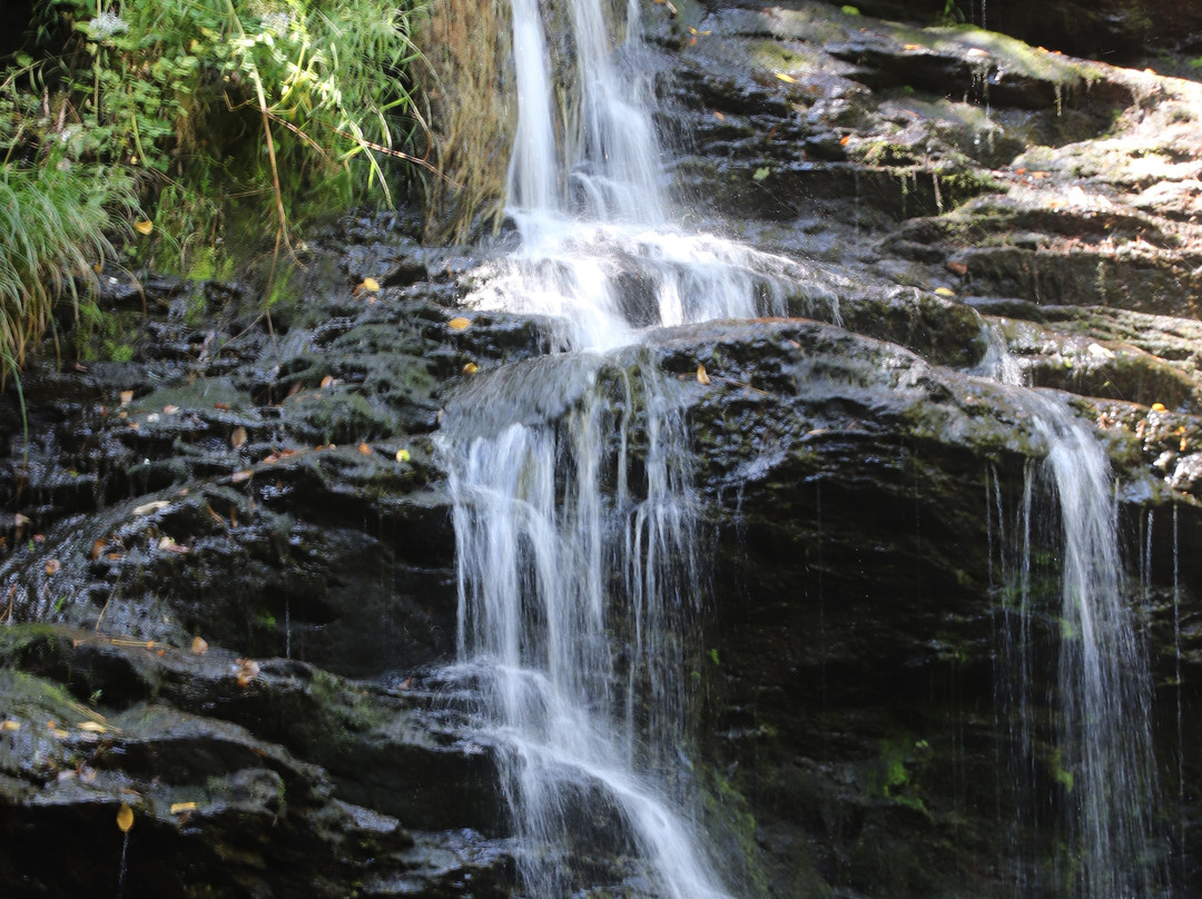 Garwin Falls景点图片
