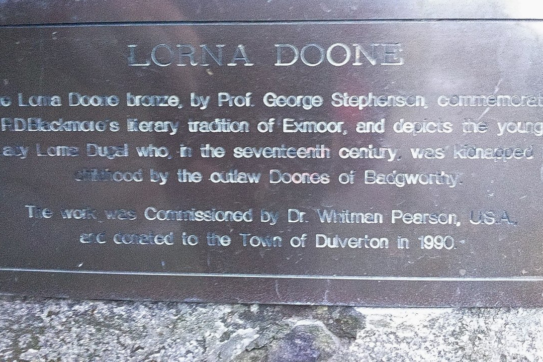 Lorna Doone Statue景点图片