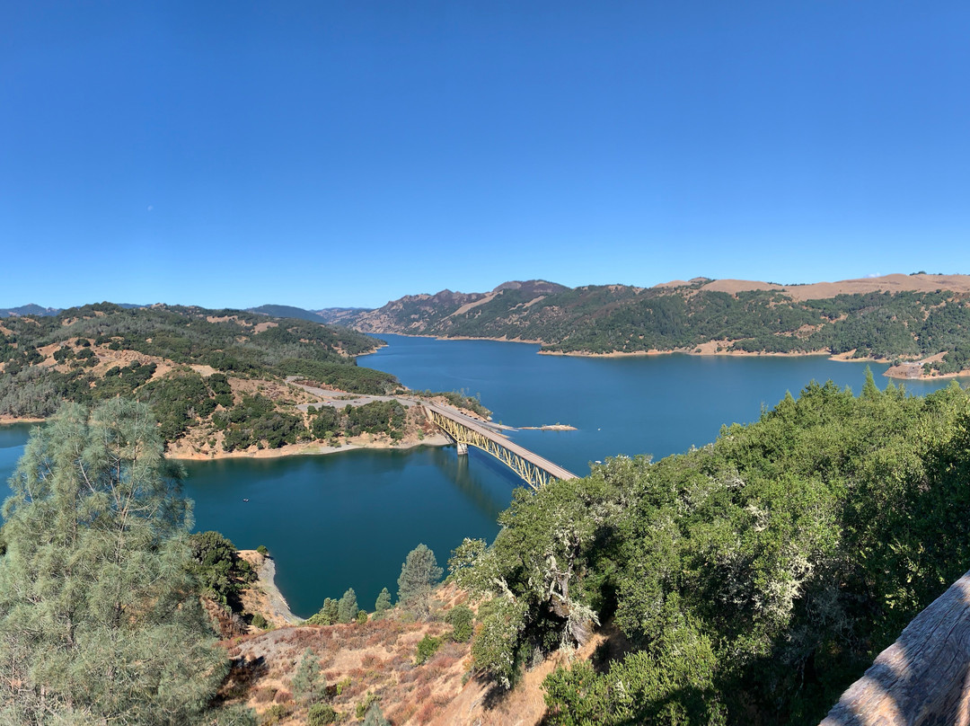 Lake Sonoma景点图片