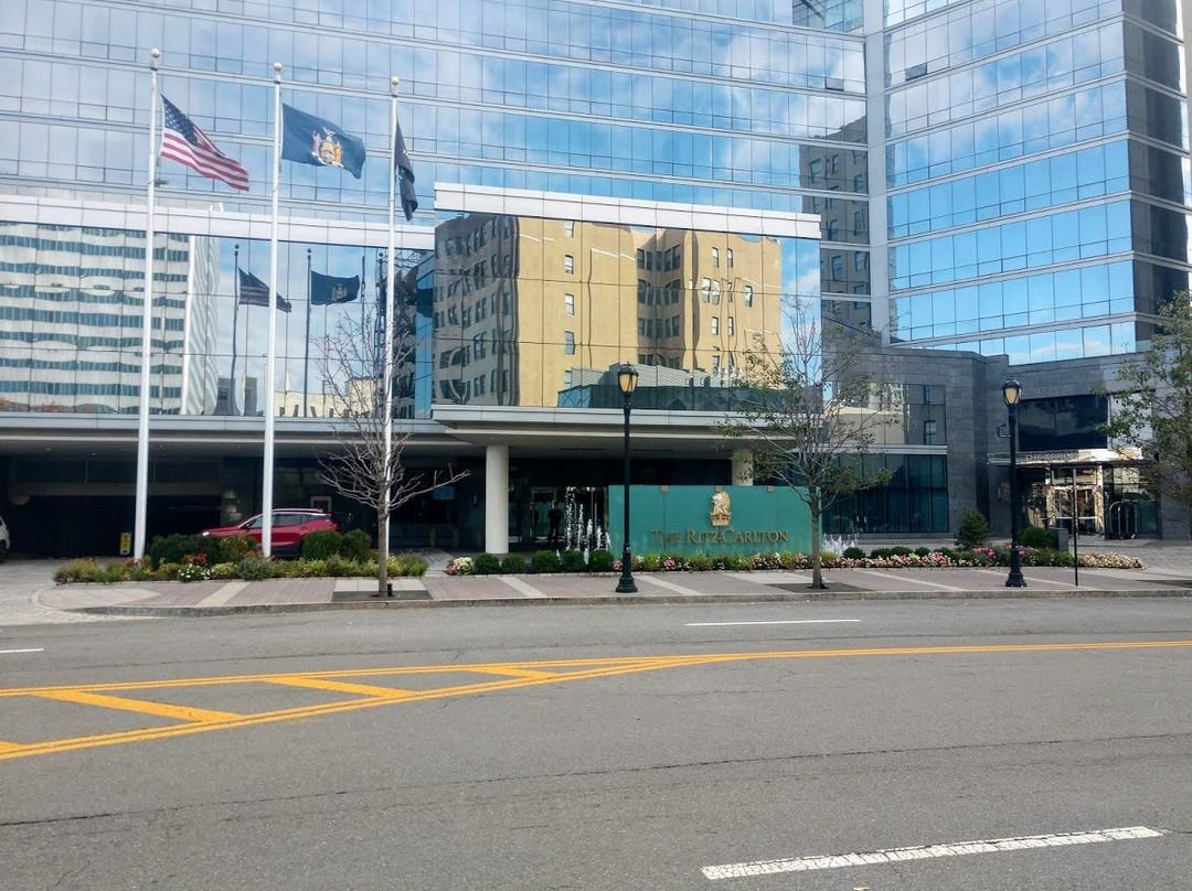 威彻斯特丽思卡尔顿酒店主图