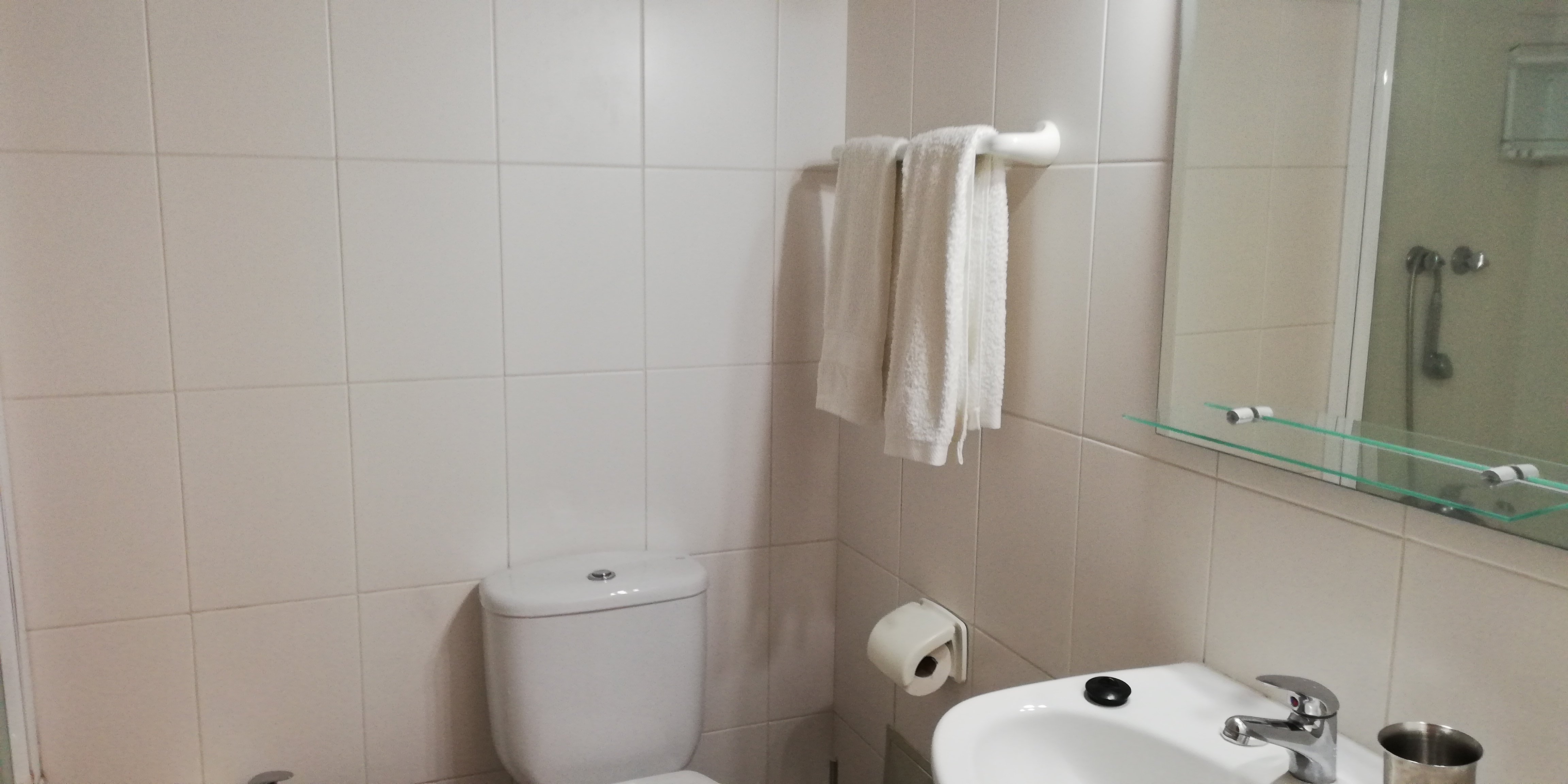 White Waters Hotel-浴室