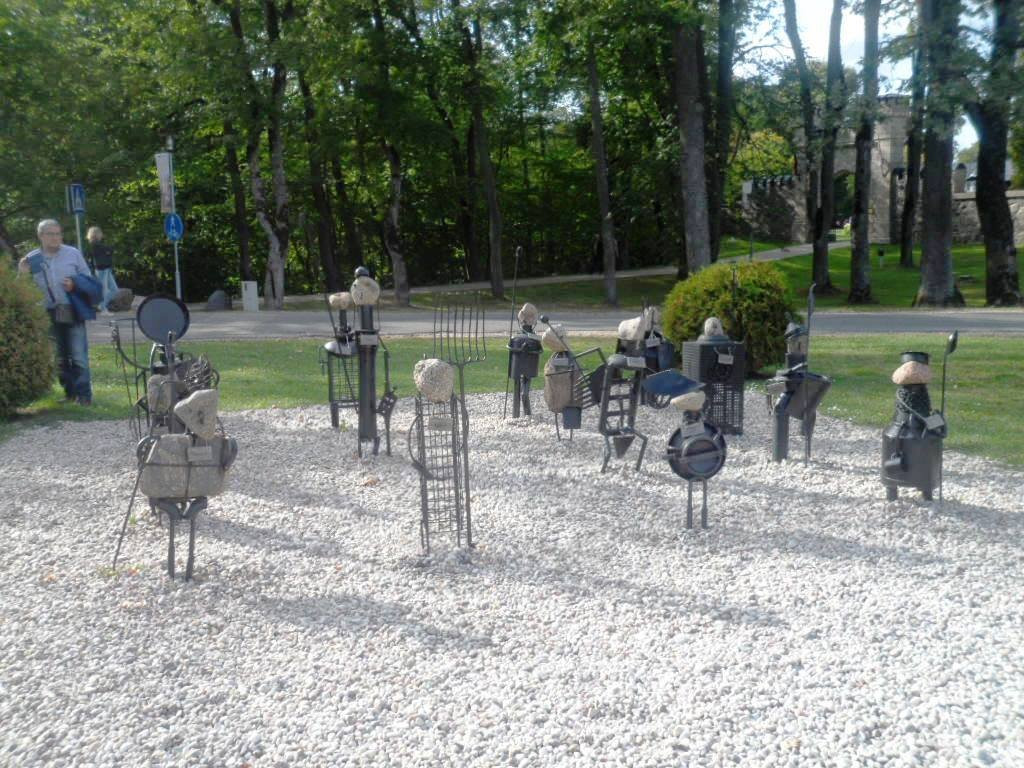 Sculptural Group Parade of the Knights-锡古尔达必去景点