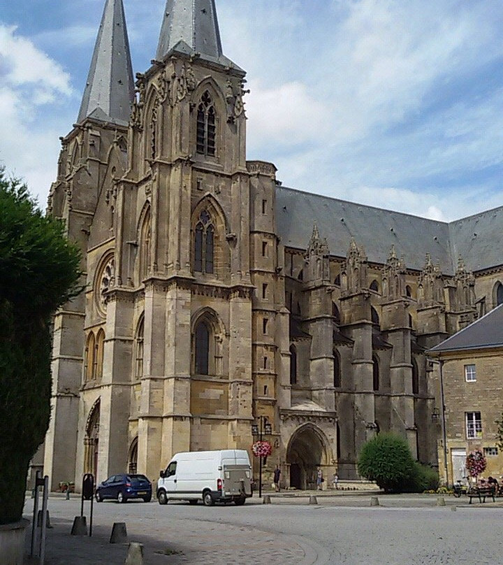 Abbatiale Notre Dame de Mouzon景点图片